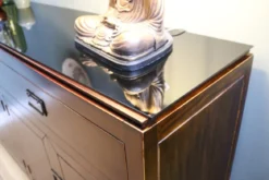 Asiatische Anrichte braun