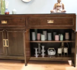 Asiatische Anrichte braun