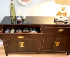 Asiatische Anrichte braun
