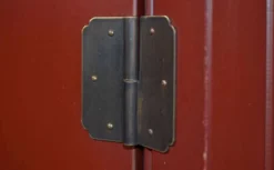 Asiatischer Vorratsschrank rot
