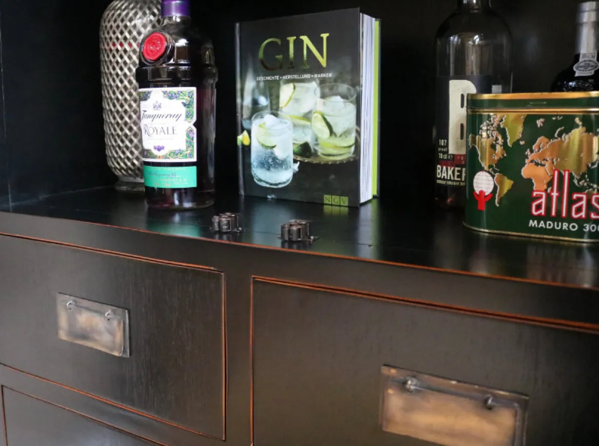 Asiatisches Highboard Yantai schwarz