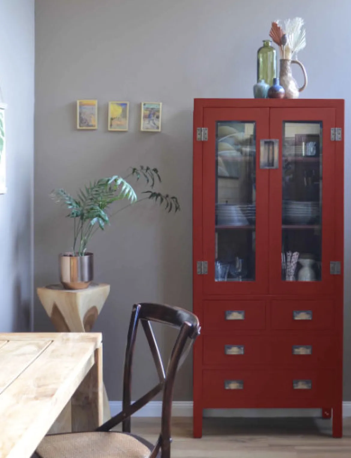 Asiatische Vitrine Yantai rot