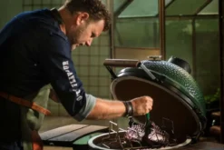 Bratenkorb und Rippenhalter von Big Green Egg