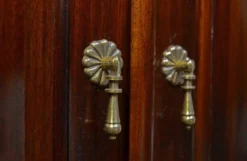Englischer Bücherschrank