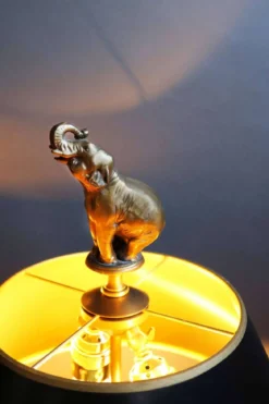 Leuchte Elefant oben