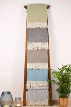 Premium Merinowolldecke in himmelblau
