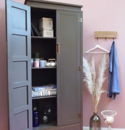 Schrank grau