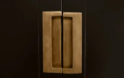 Schrank schwarz asiatsicher Stil