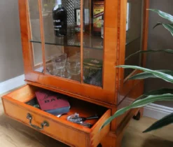 Vitrine 1-türig Bow Eibe